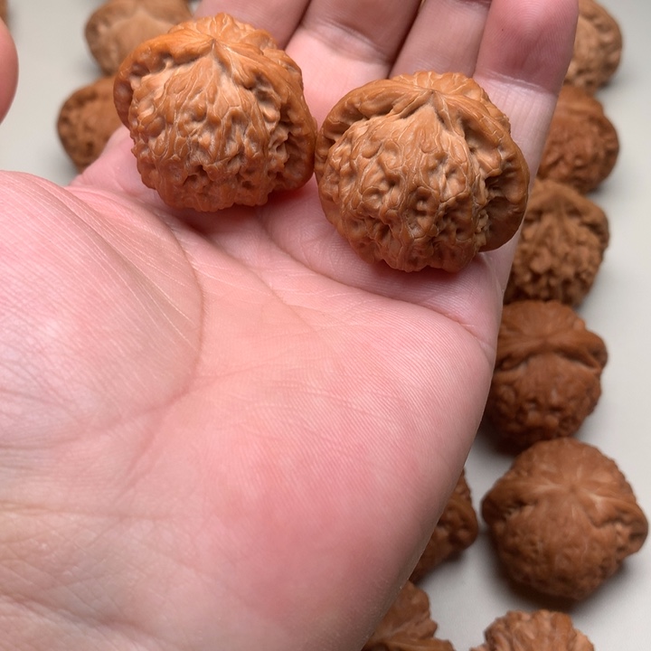 文玩核桃吊坠三角白38