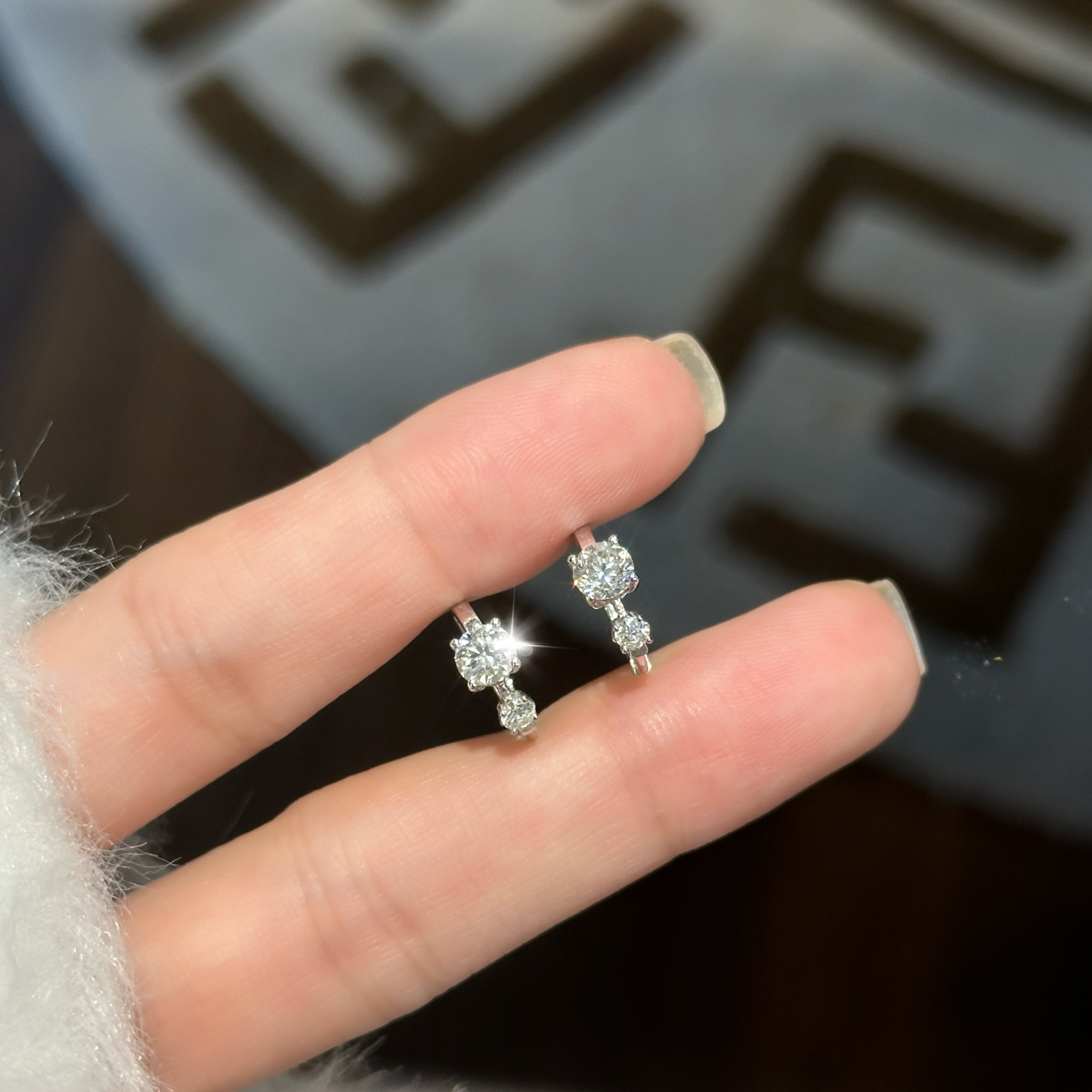 【六言精选】18k双子星钻石耳扣 天然钻石