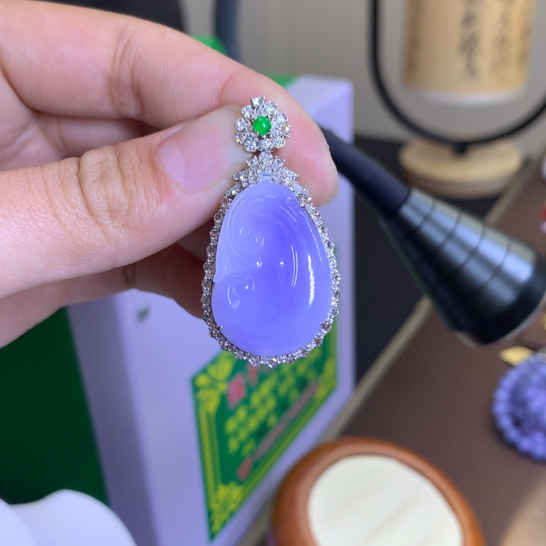 翡翠颈饰18K金镶嵌翡翠