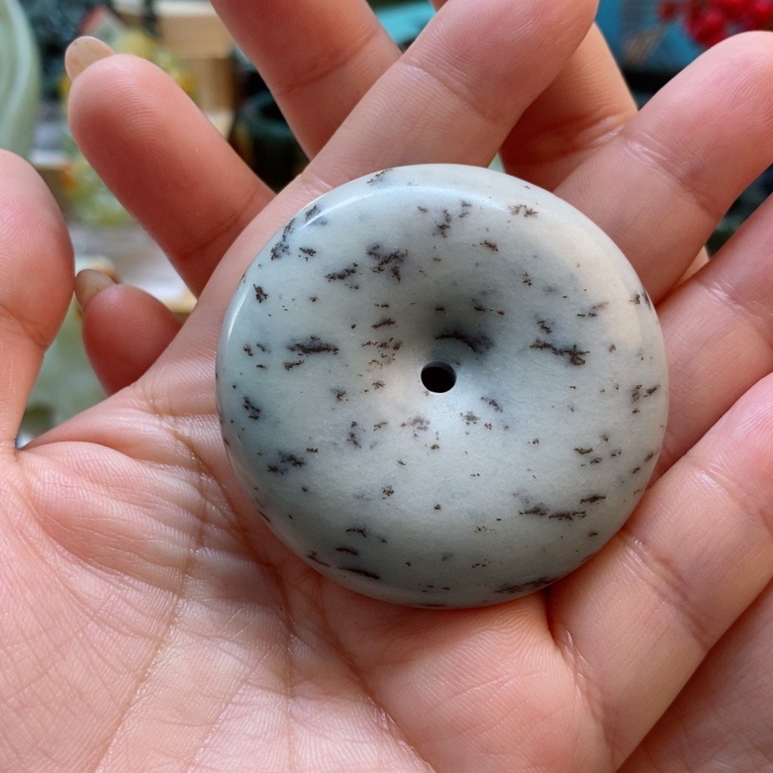 透闪石质玉吊坠未镶嵌