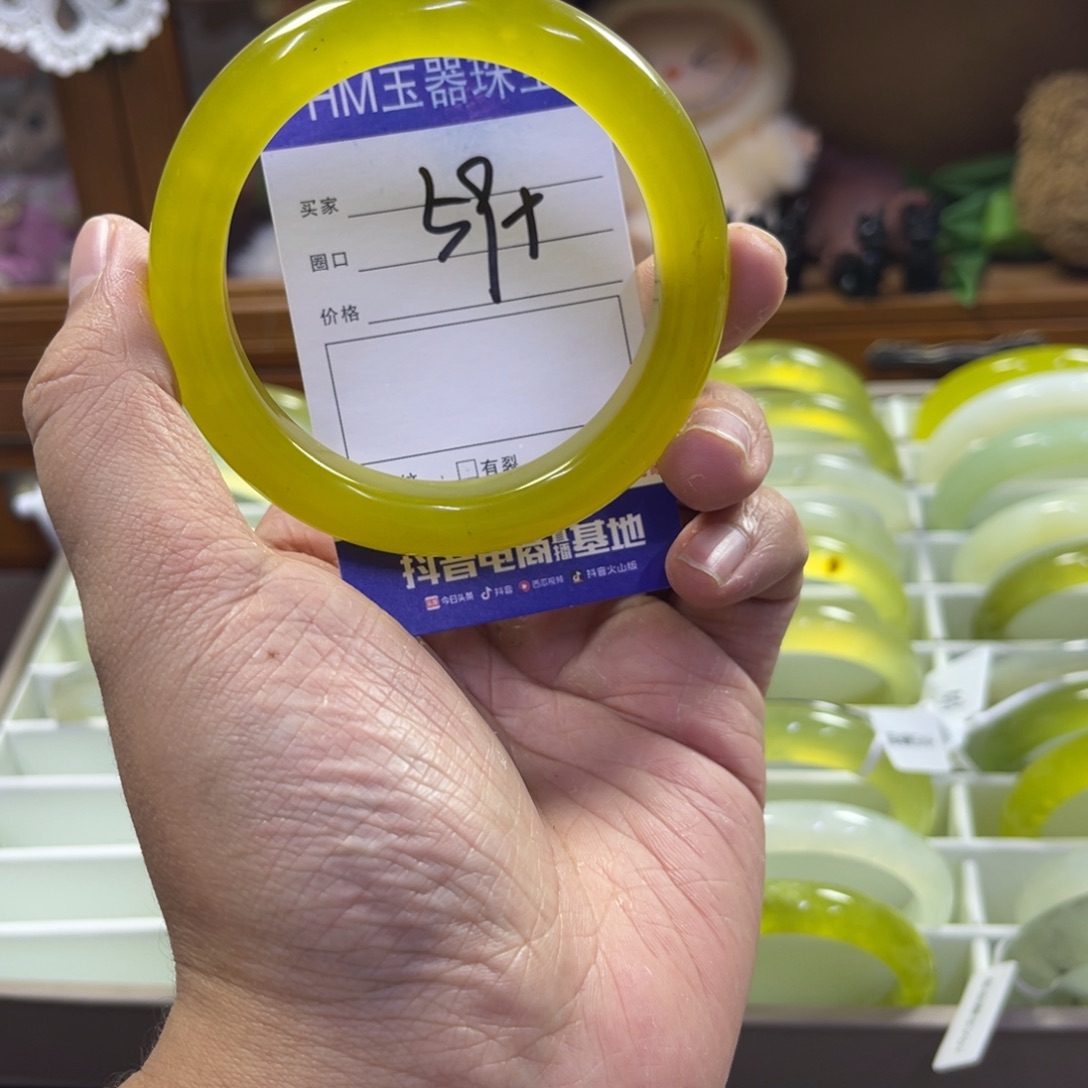 蛇纹石玉未镶嵌手镯250