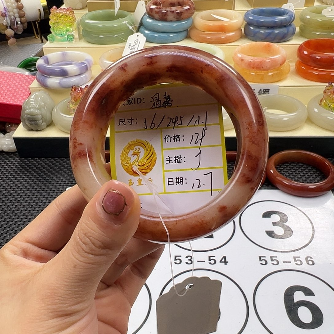 温***馨石英质玉未镶嵌手镯