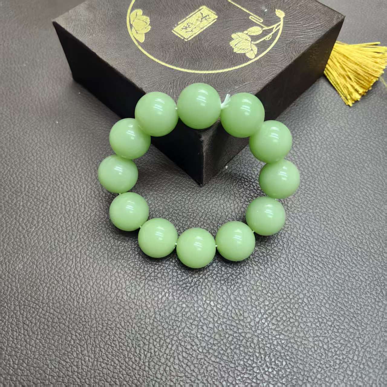 精美豆青色圆珠手串-卡20