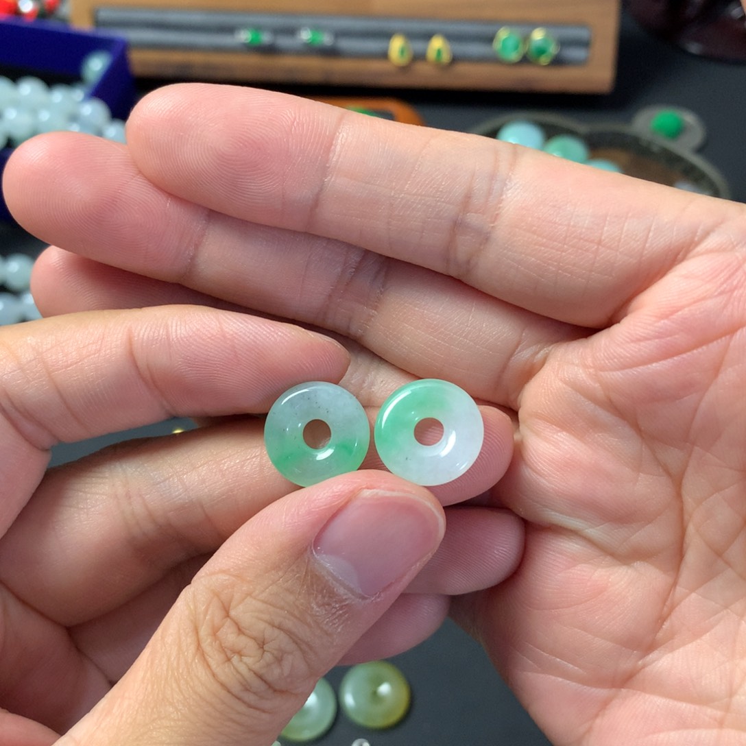 翡翠未镶嵌吊坠(不含链)一对甜甜圈