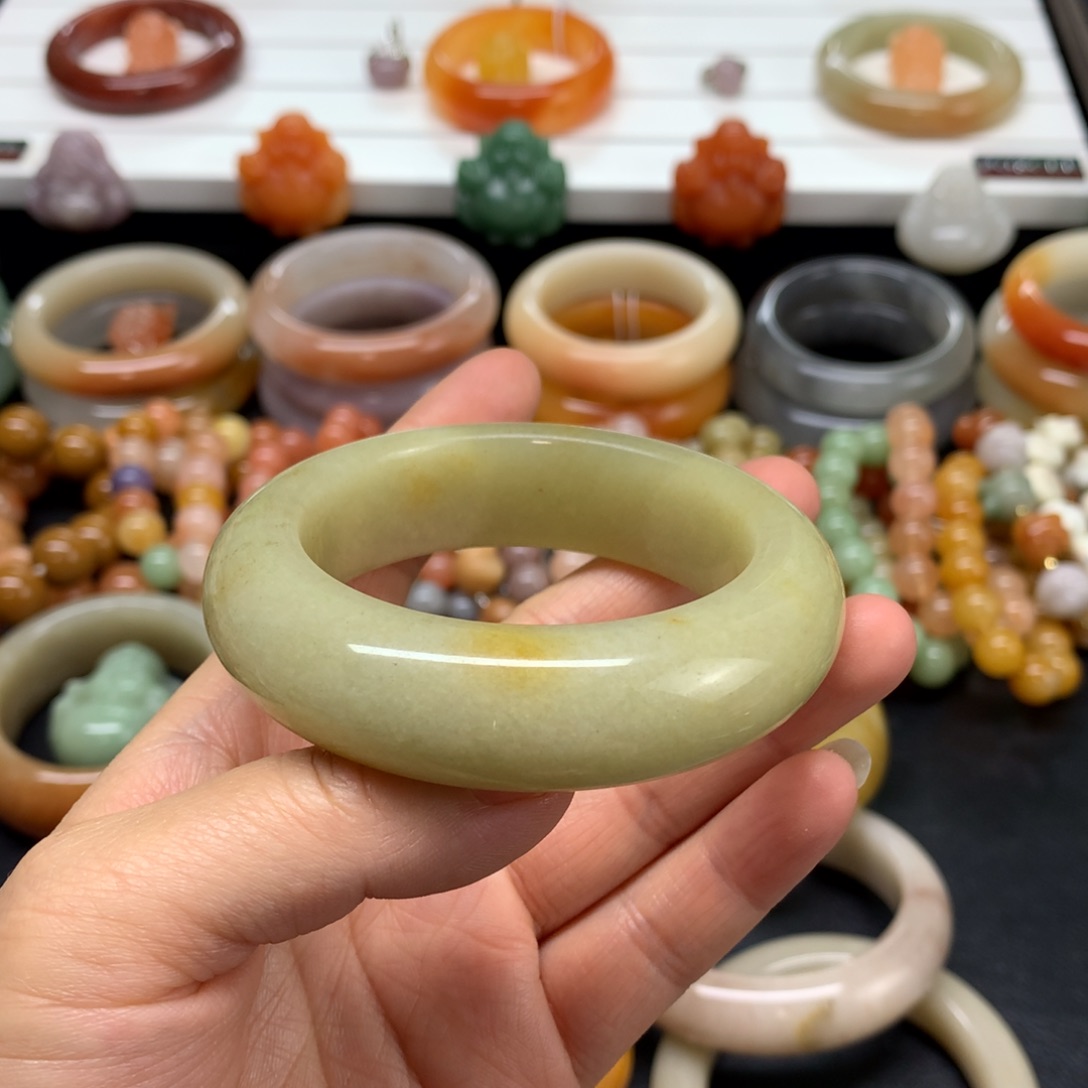 石英质玉未镶嵌手镯