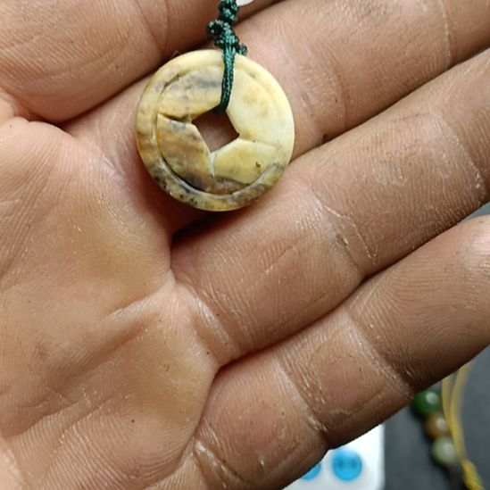 和田玉未镶嵌车挂