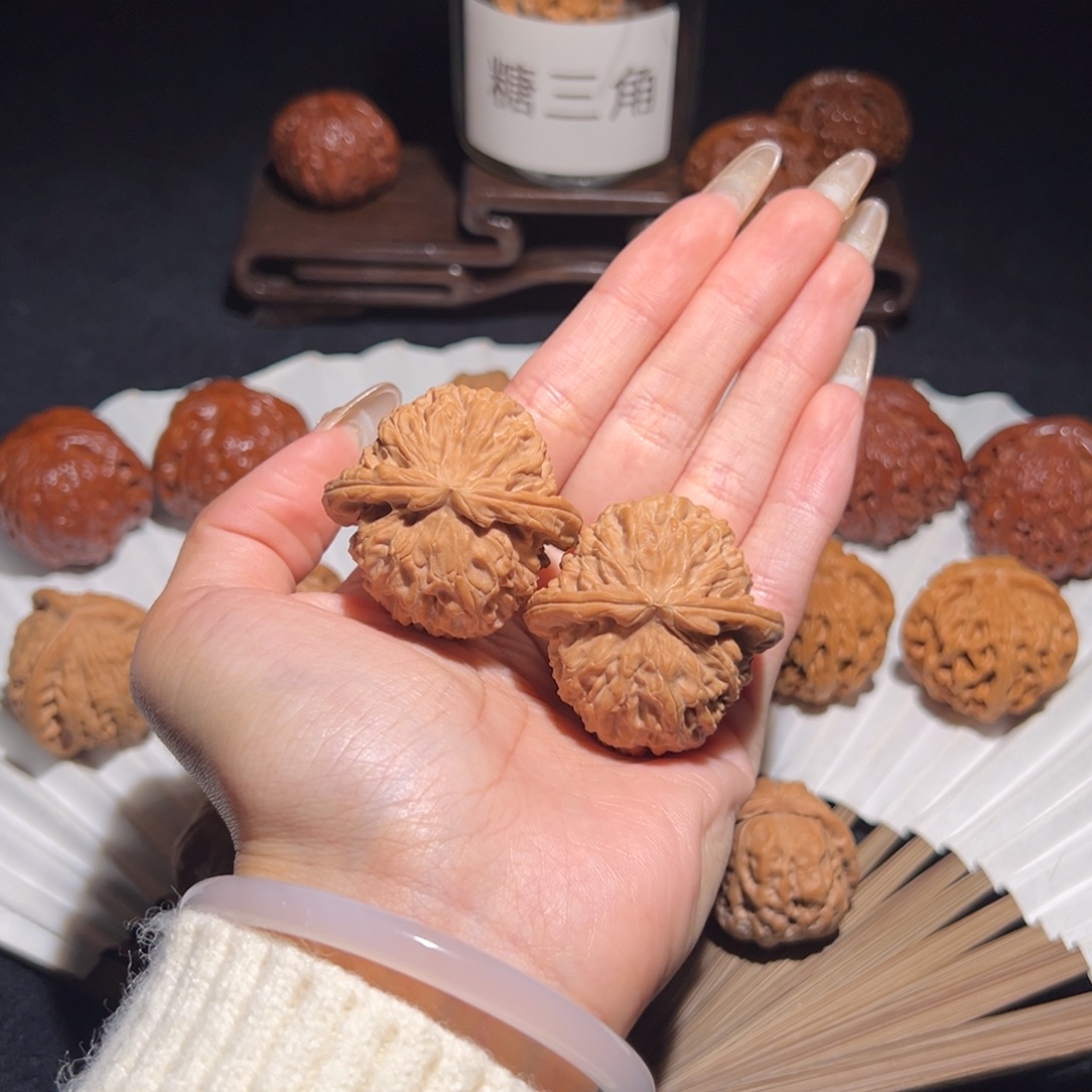 文玩核桃吊坠39白狮子