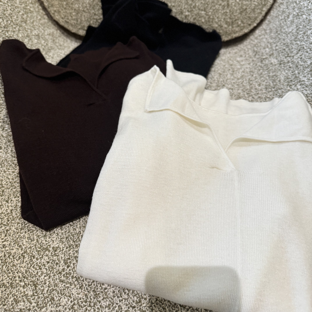 uki 微透复古小开领针织内搭上衣 