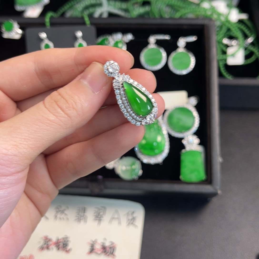 翡翠银S925镶嵌戒指水滴