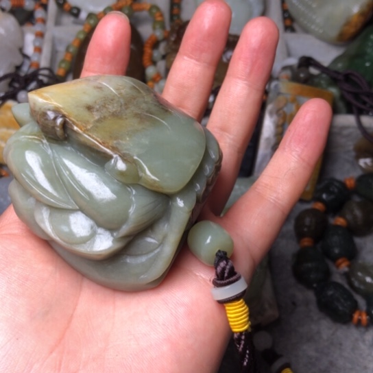 烟***行和田玉未镶嵌把件总价138