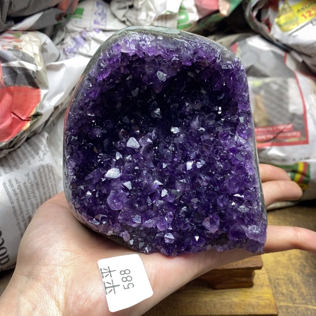 紫晶乌拉圭未镶嵌