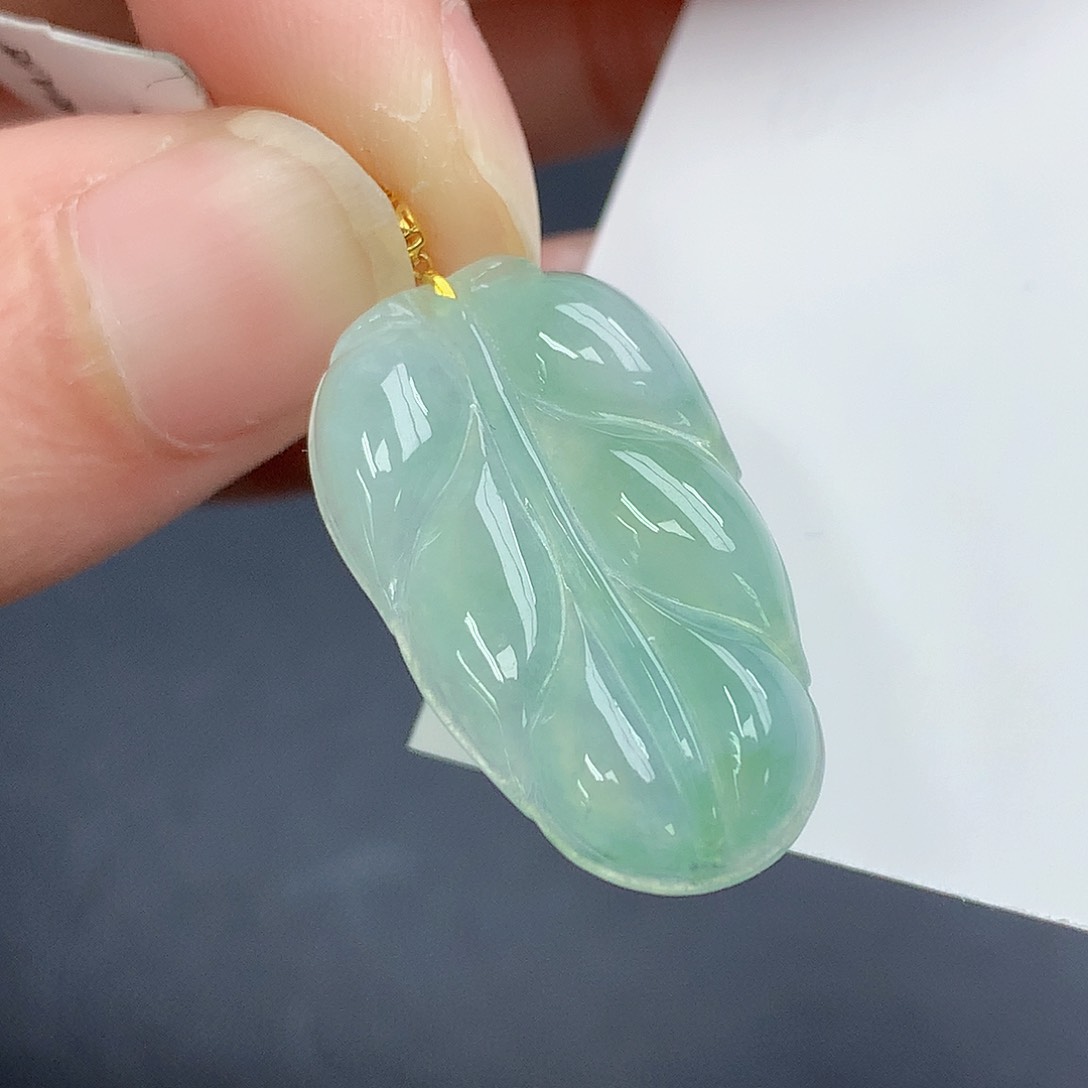 颈饰18K金镶嵌翡翠