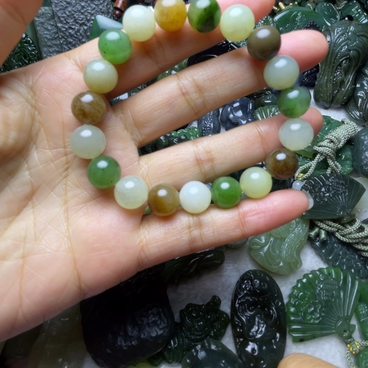 和田玉未镶嵌颈饰