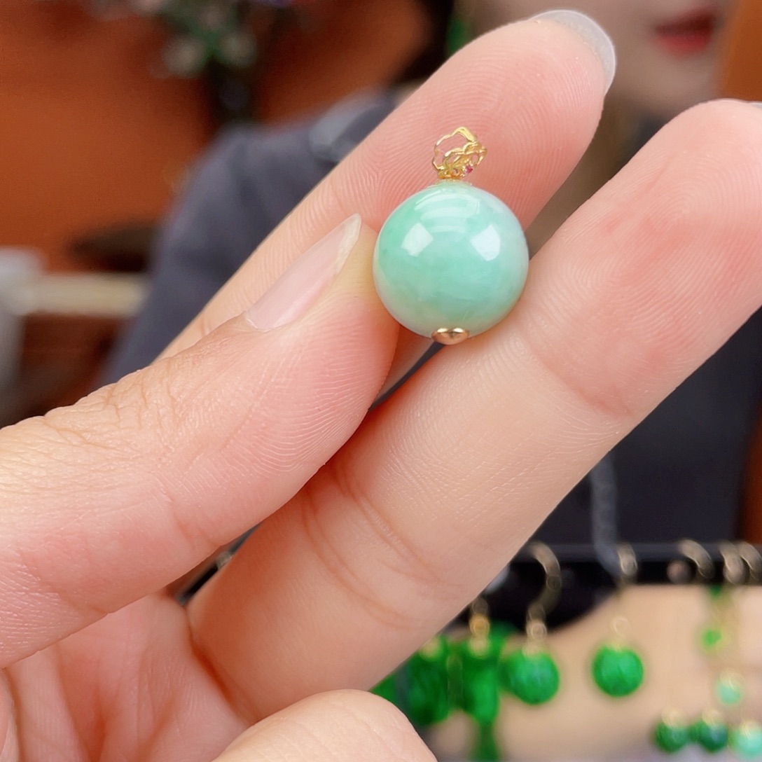 翡翠18K金镶嵌耳饰