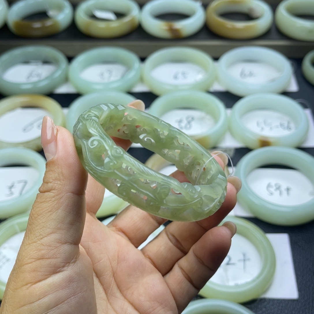 和田玉手镯未镶嵌