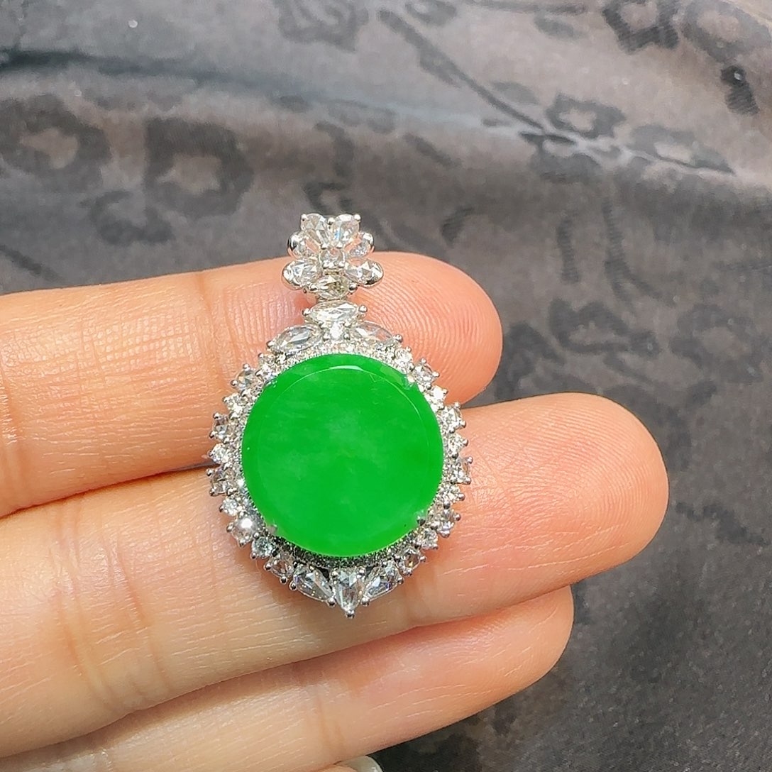 翡翠吊坠(不含链)18K金镶嵌