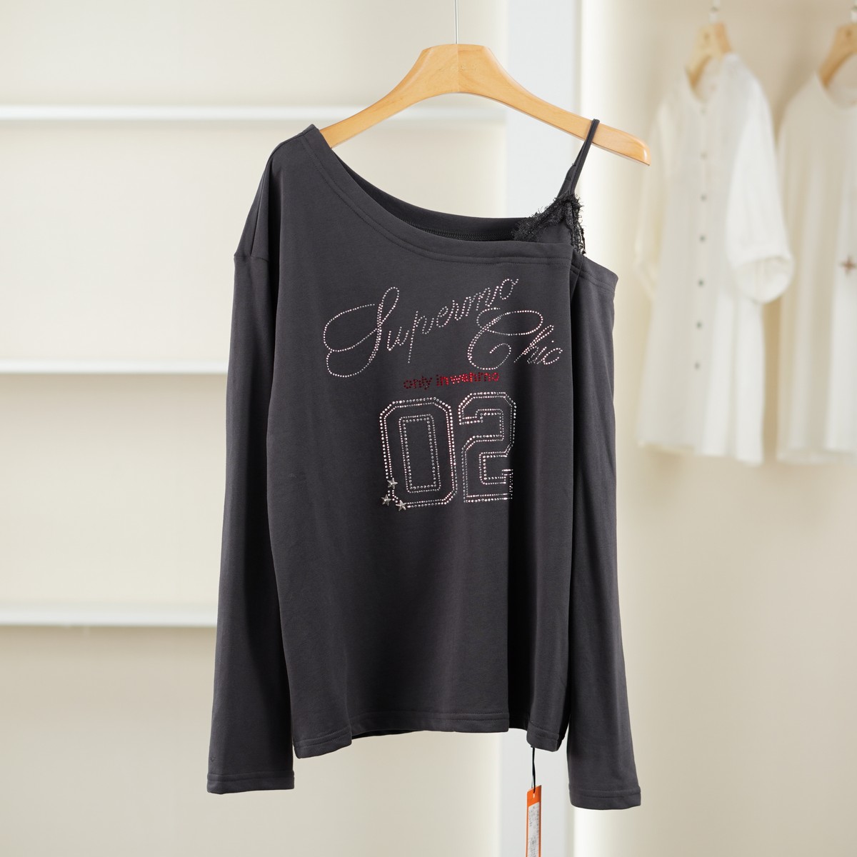 麦迪尚品【文M】51105855 设计感露肩上衣春季女装品牌折扣