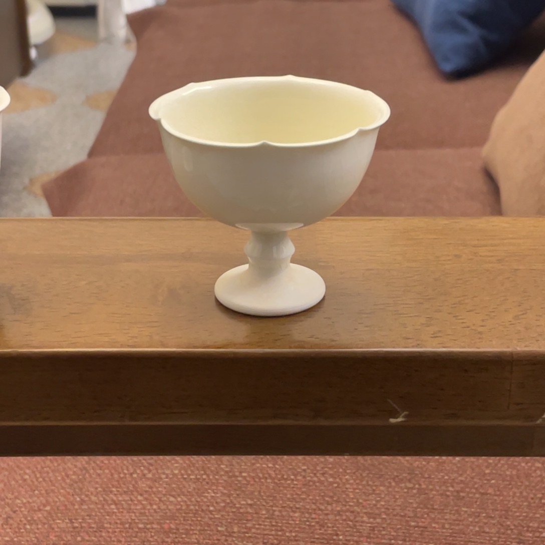 赏品白瓷杯子一个