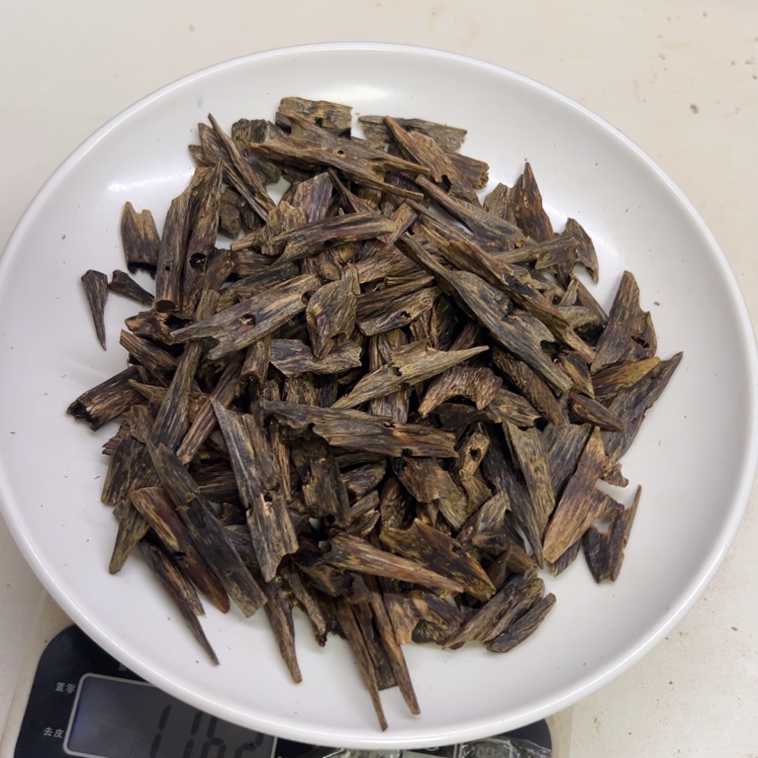 沉香碎屑沉香紫罗兰树枝料瓜子料116克