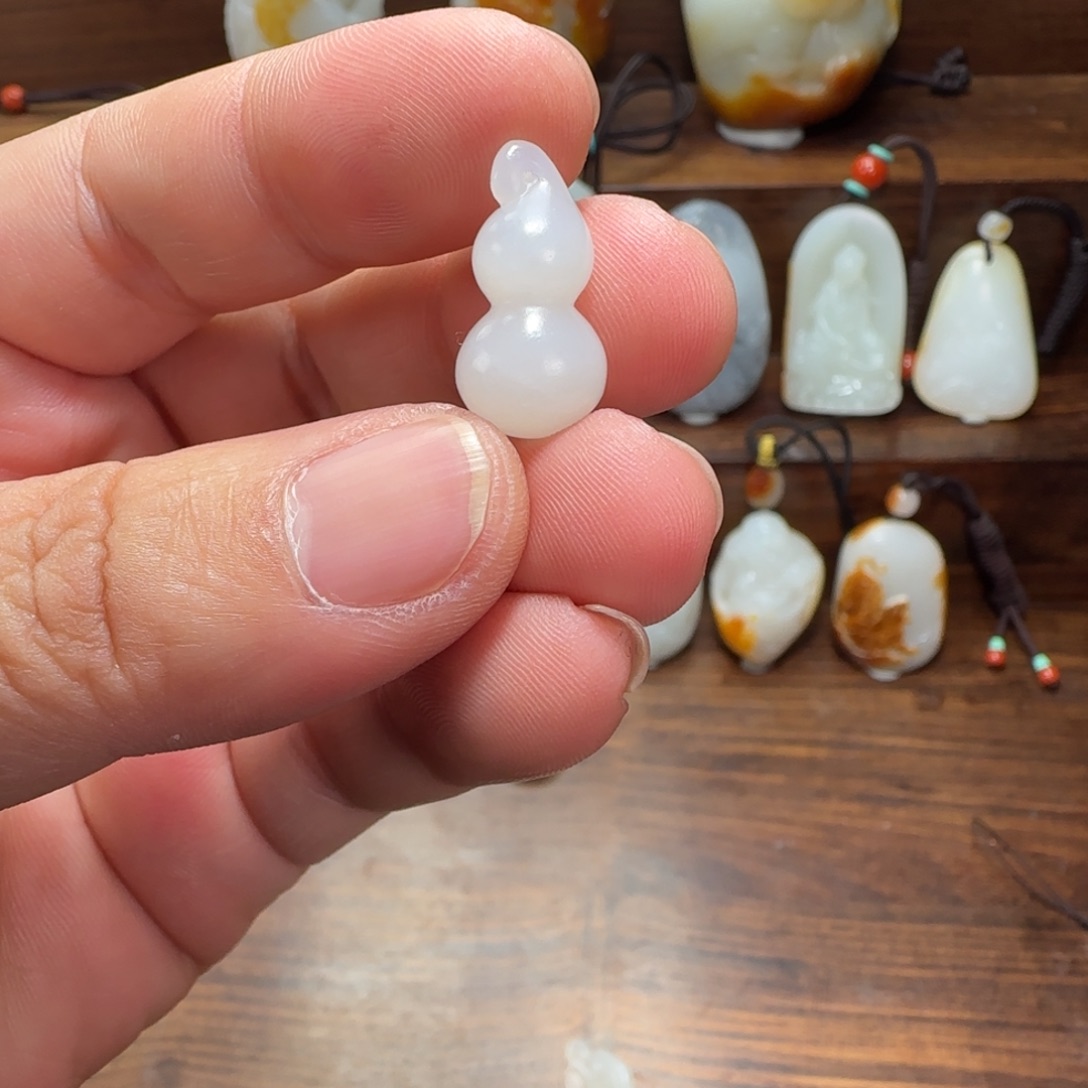 和田玉未镶嵌车挂