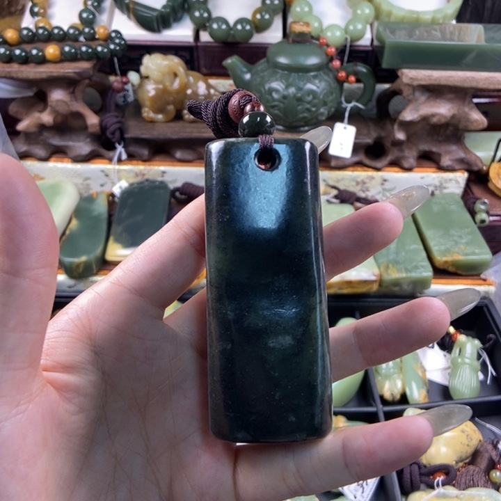 未镶嵌透闪石质玉把件