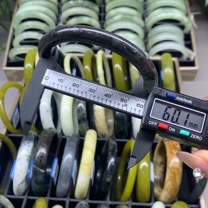 蛇纹石玉未镶嵌手镯101