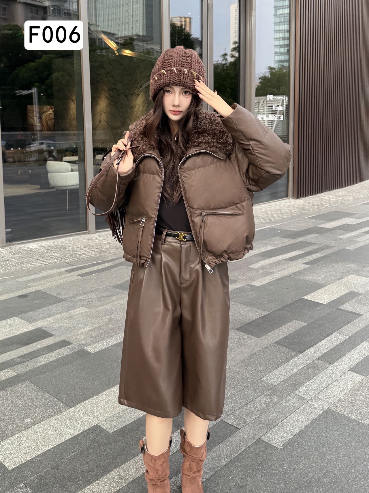 依莎贝尔F06三色毛领羽绒服