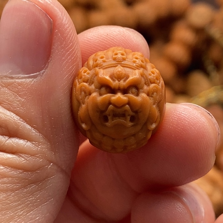 猴头核桃吊坠在这里祝