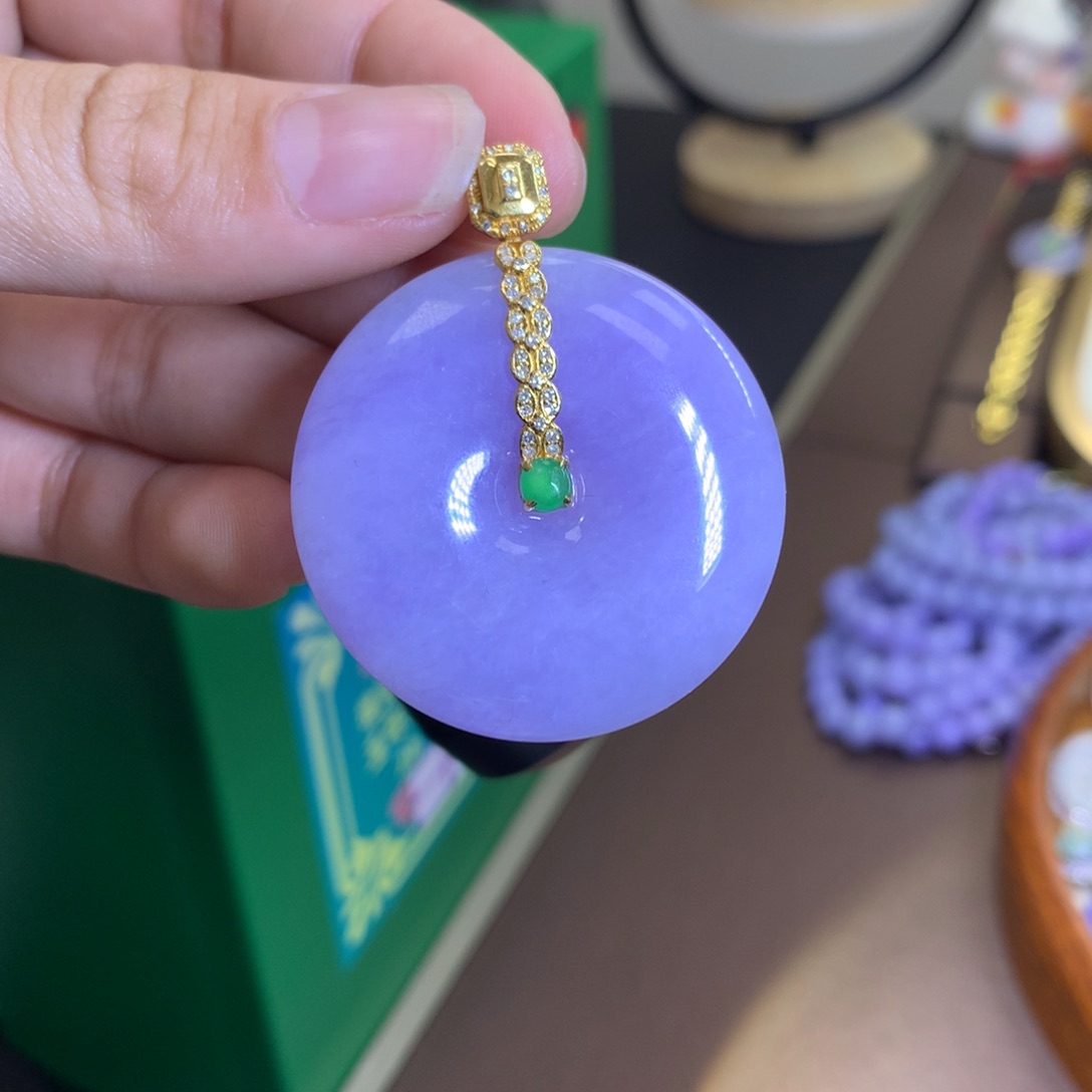 翡翠颈饰18K金镶嵌翡翠