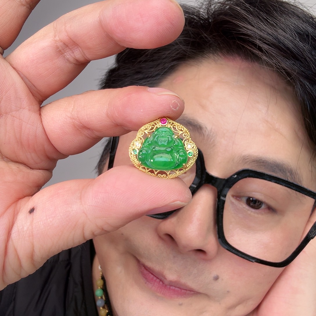 翡翠未镶嵌颈饰一件