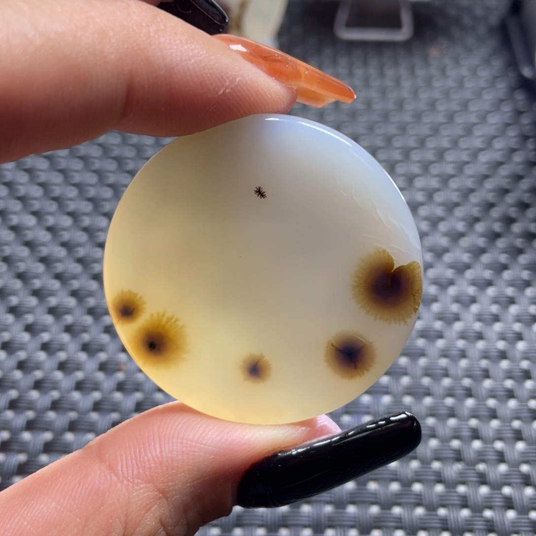 T***f玛瑙/玉髓未镶嵌颈饰