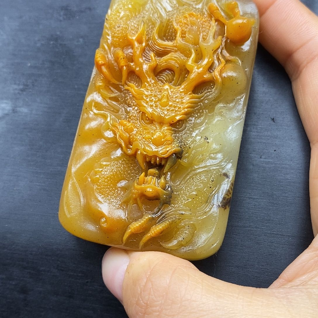 石英质玉（黄龙玉）颈饰未镶嵌