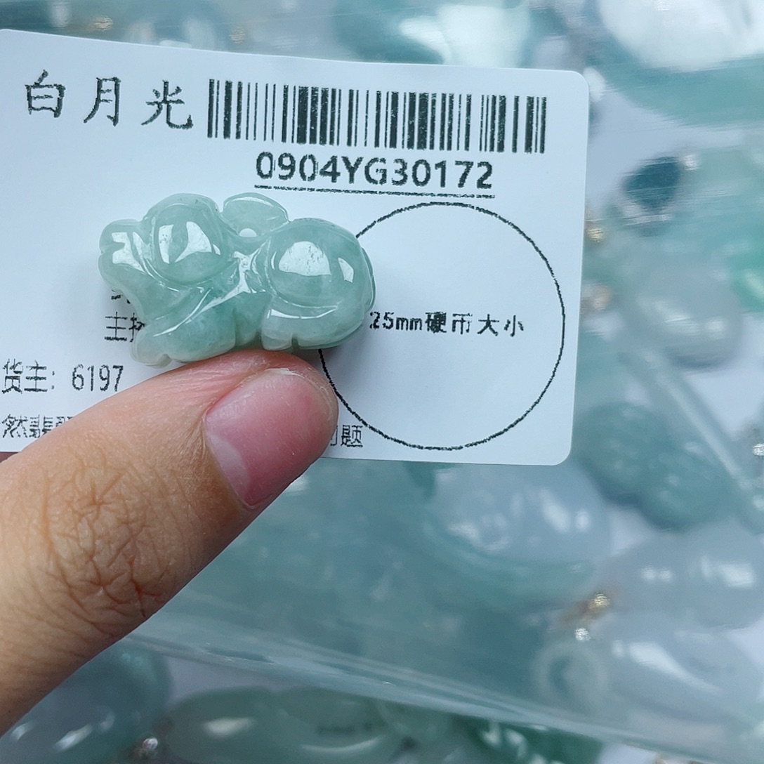 吊坠(不含链)未镶嵌翡翠