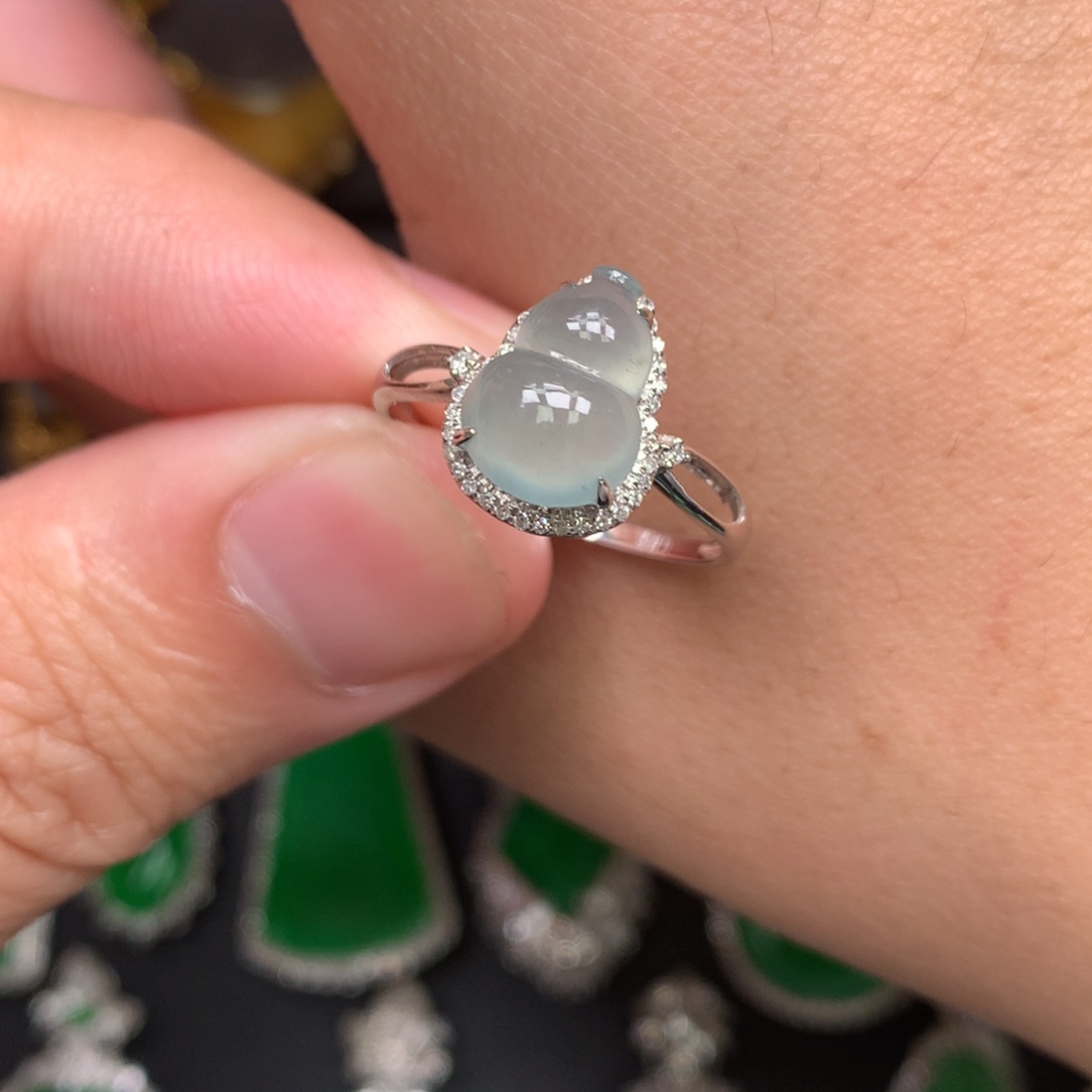 翡翠18K金镶嵌戒指