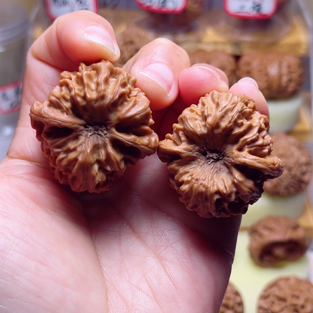 文玩核桃吊坠野核龙门涧