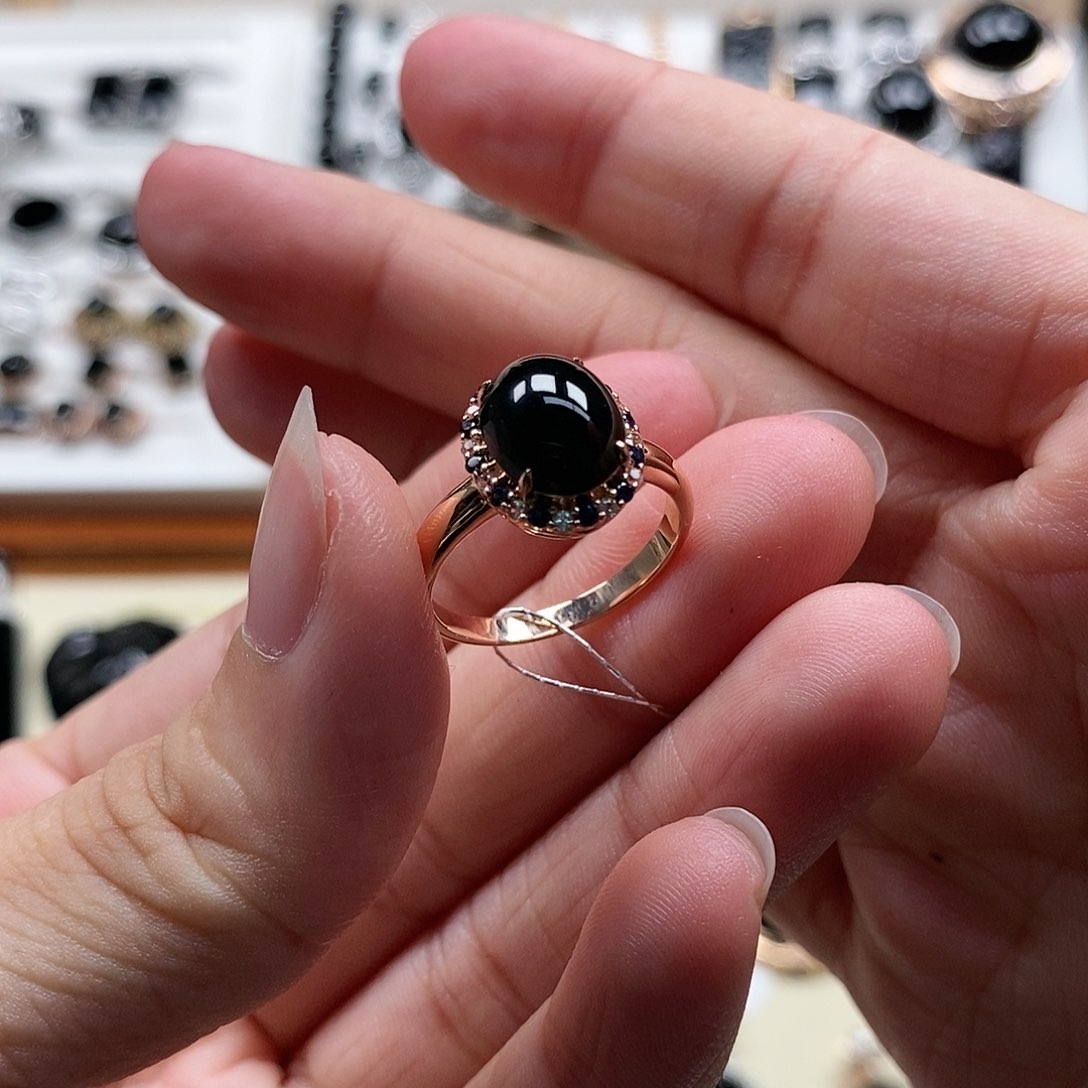 翡翠18K金镶嵌戒指墨翠