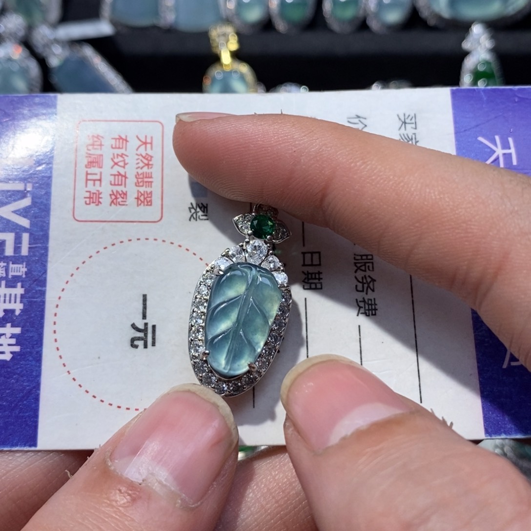 翡翠颈饰未镶嵌翡翠