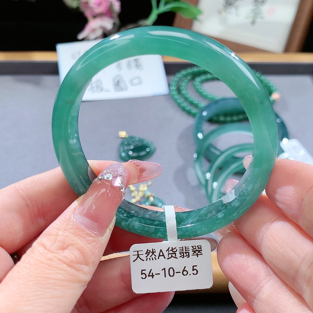 翡翠手镯（圆镯）未镶嵌