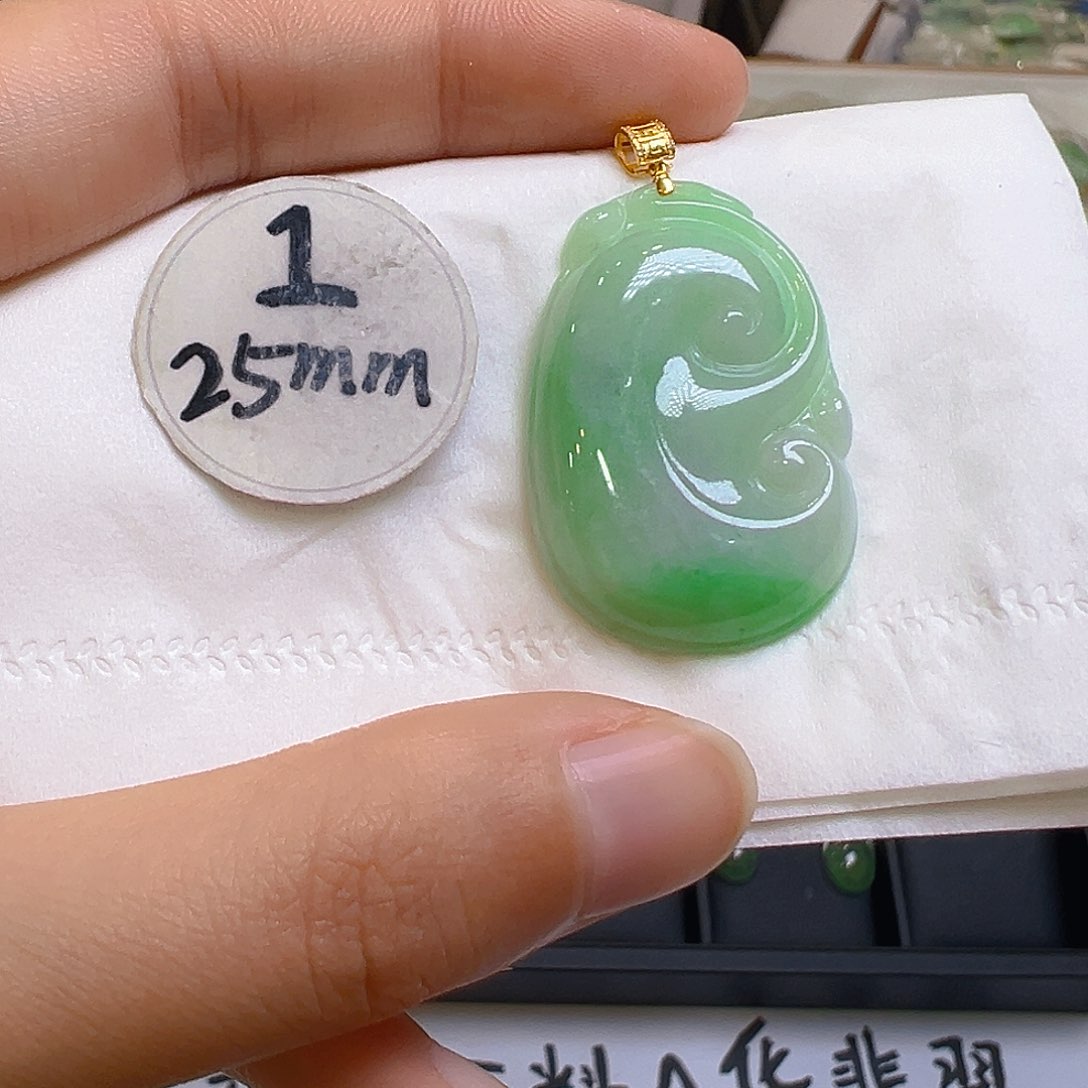 翡翠颈饰18K金镶嵌翡翠