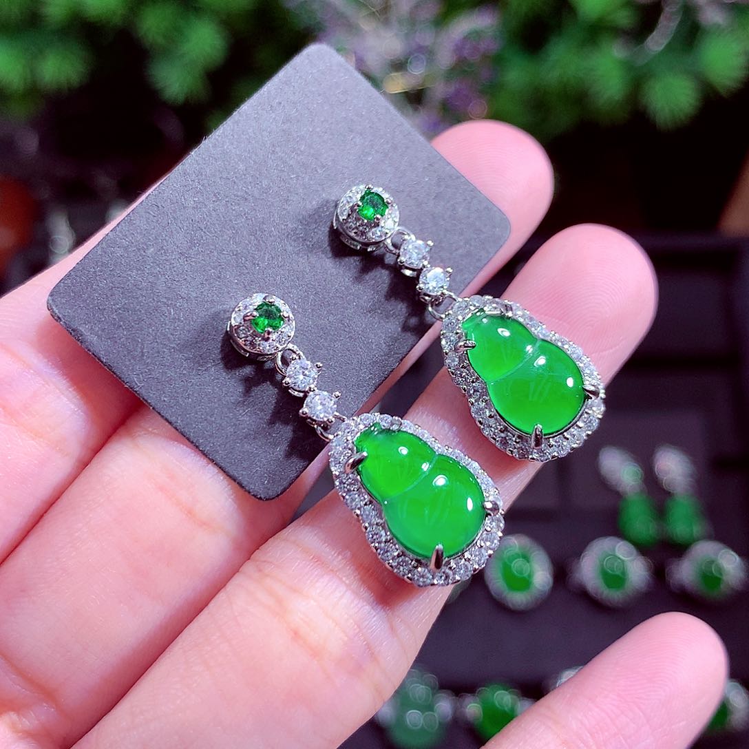 颈饰未镶嵌翡翠天然