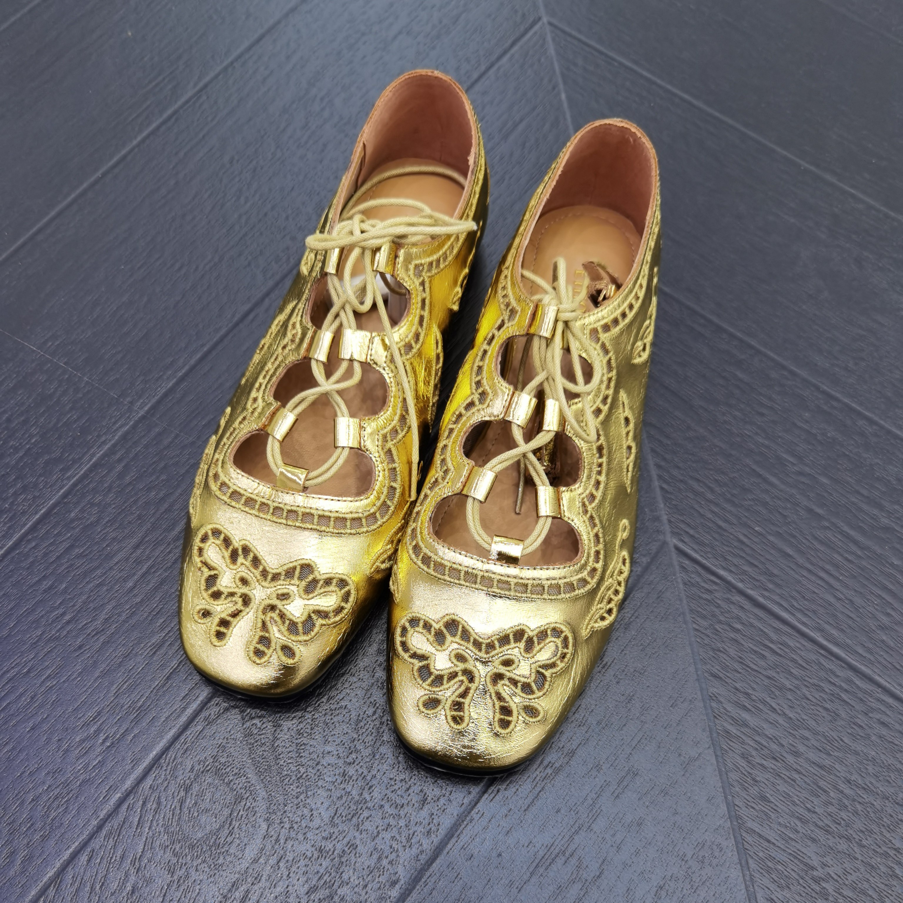 ETHOR 25秋冬新款平底百搭时尚镂空刺绣德比鞋