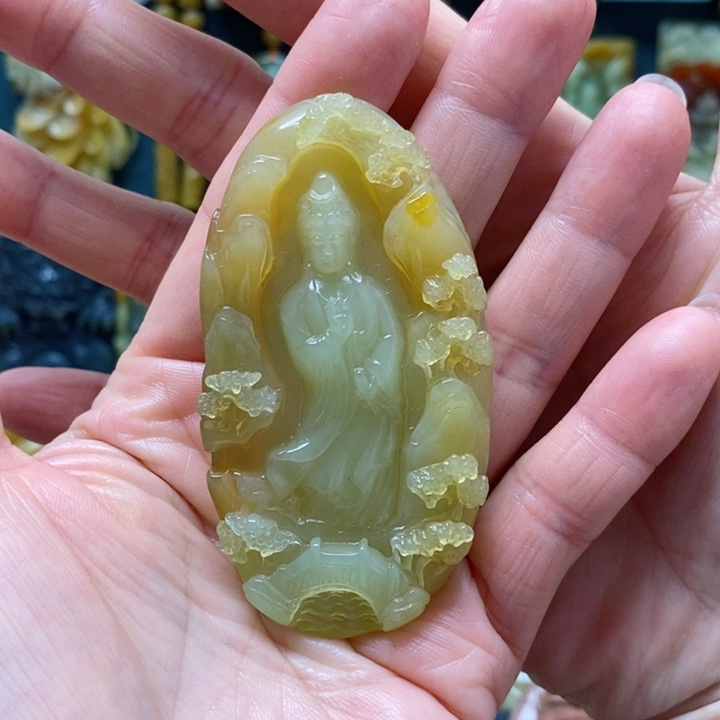 蛇纹石玉挂件未镶嵌