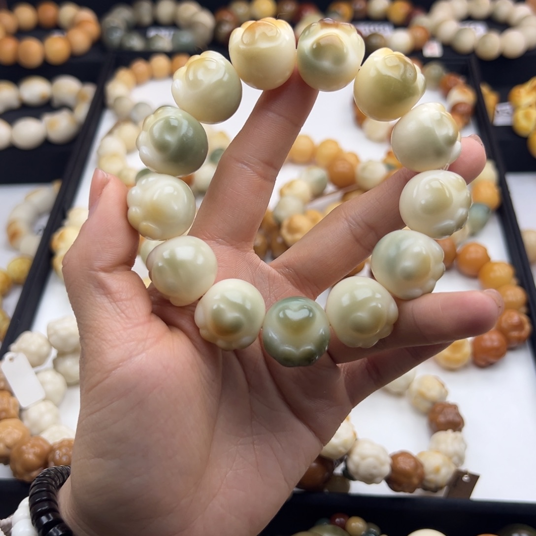 白玉菩提吊坠微瑕