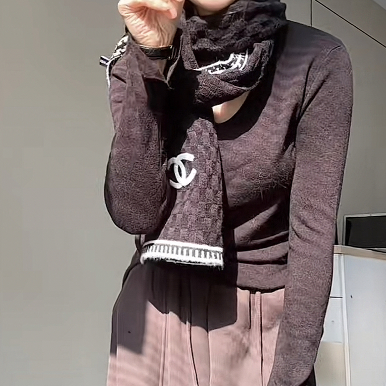 欧货U型领显瘦开叉袖针织衫