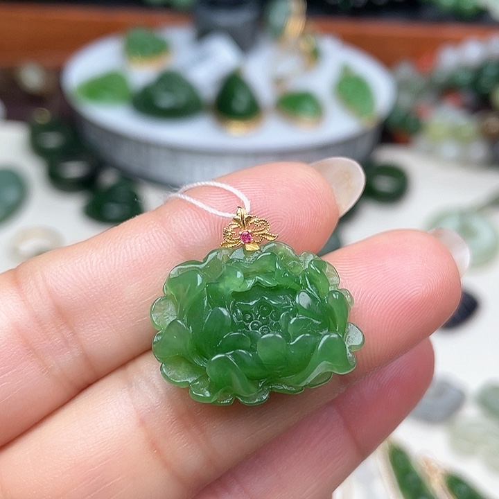 和田玉（碧玉）颈饰18K金镶嵌