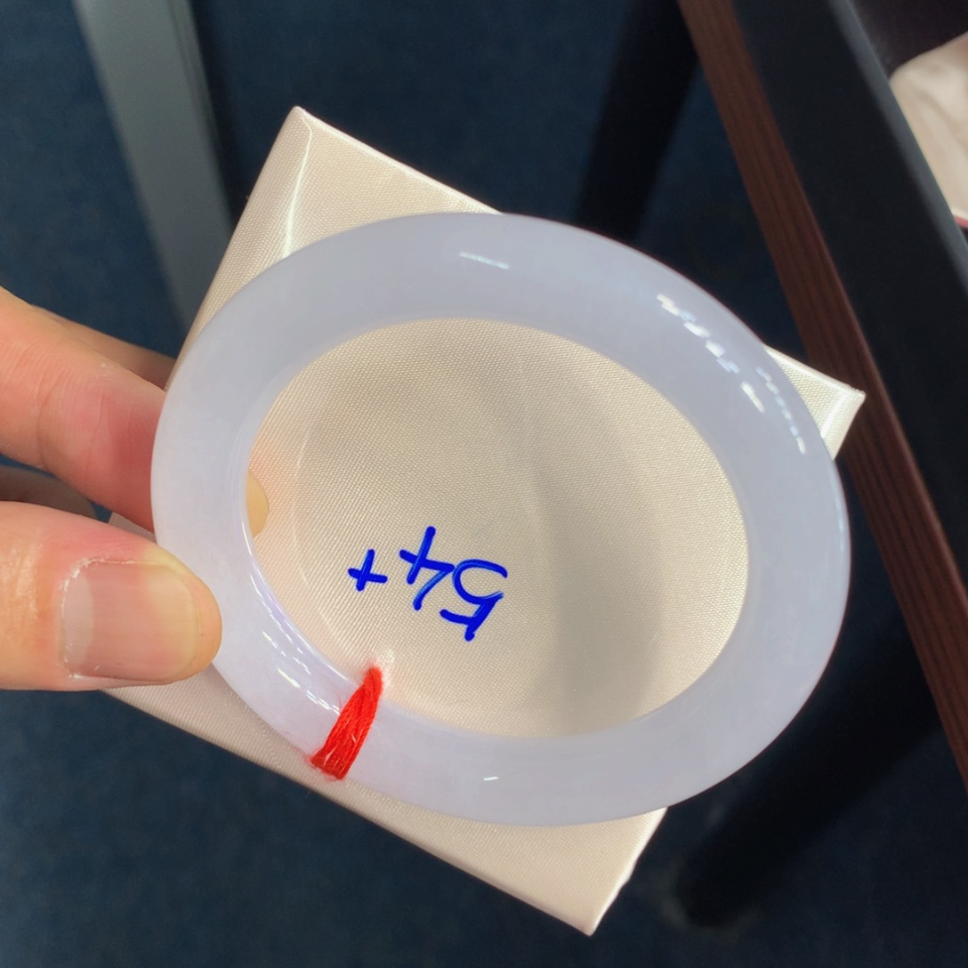 翡翠手镯未镶嵌翡翠