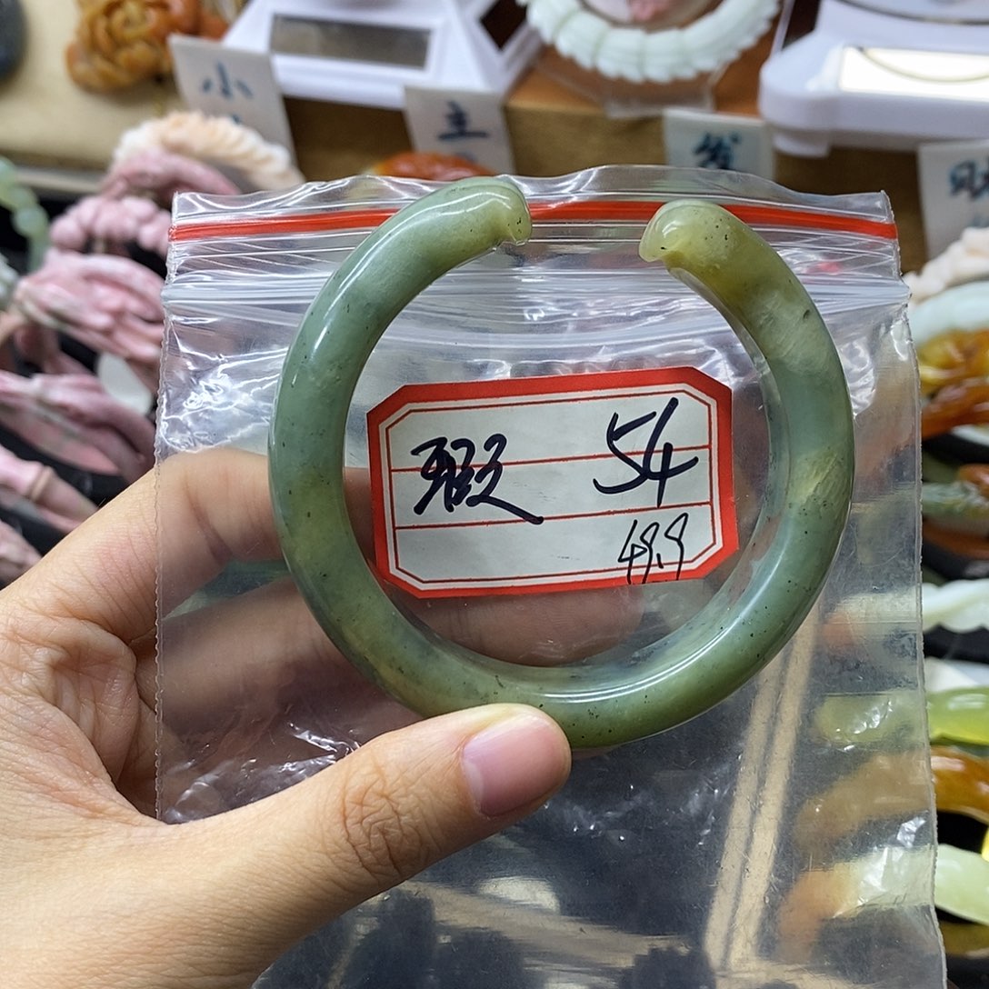 蛇纹石玉手镯未镶嵌