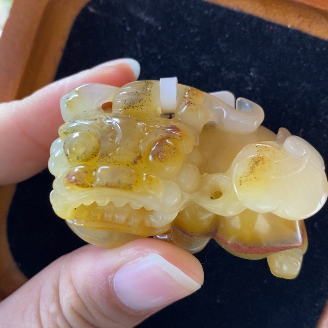 石英质玉（黄龙玉）颈饰未镶嵌