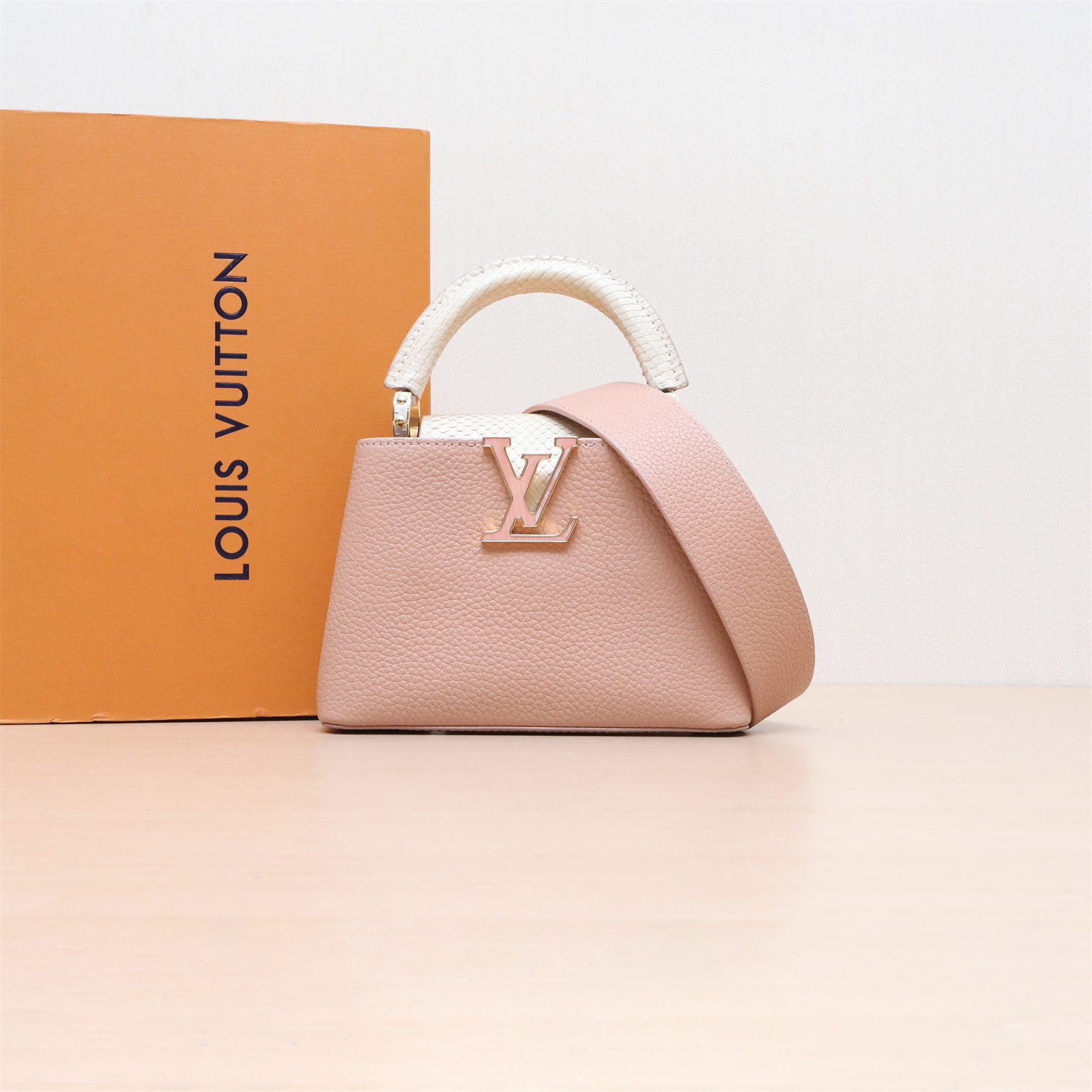 99新 LouisVuitton/路易威登 小花6欢 cap迷你手袋皮革C/蛇皮芯片