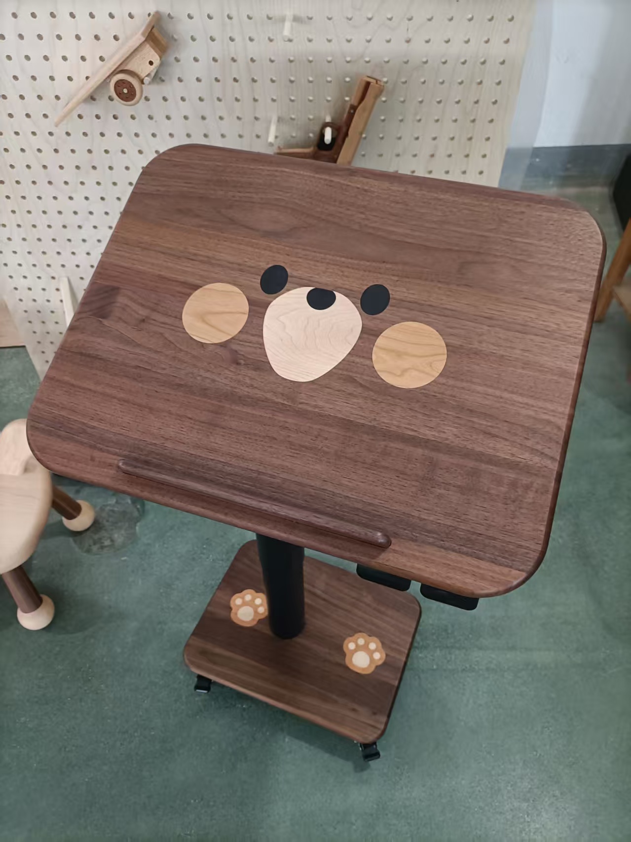 沐沐的房间小熊桌移动阅读架